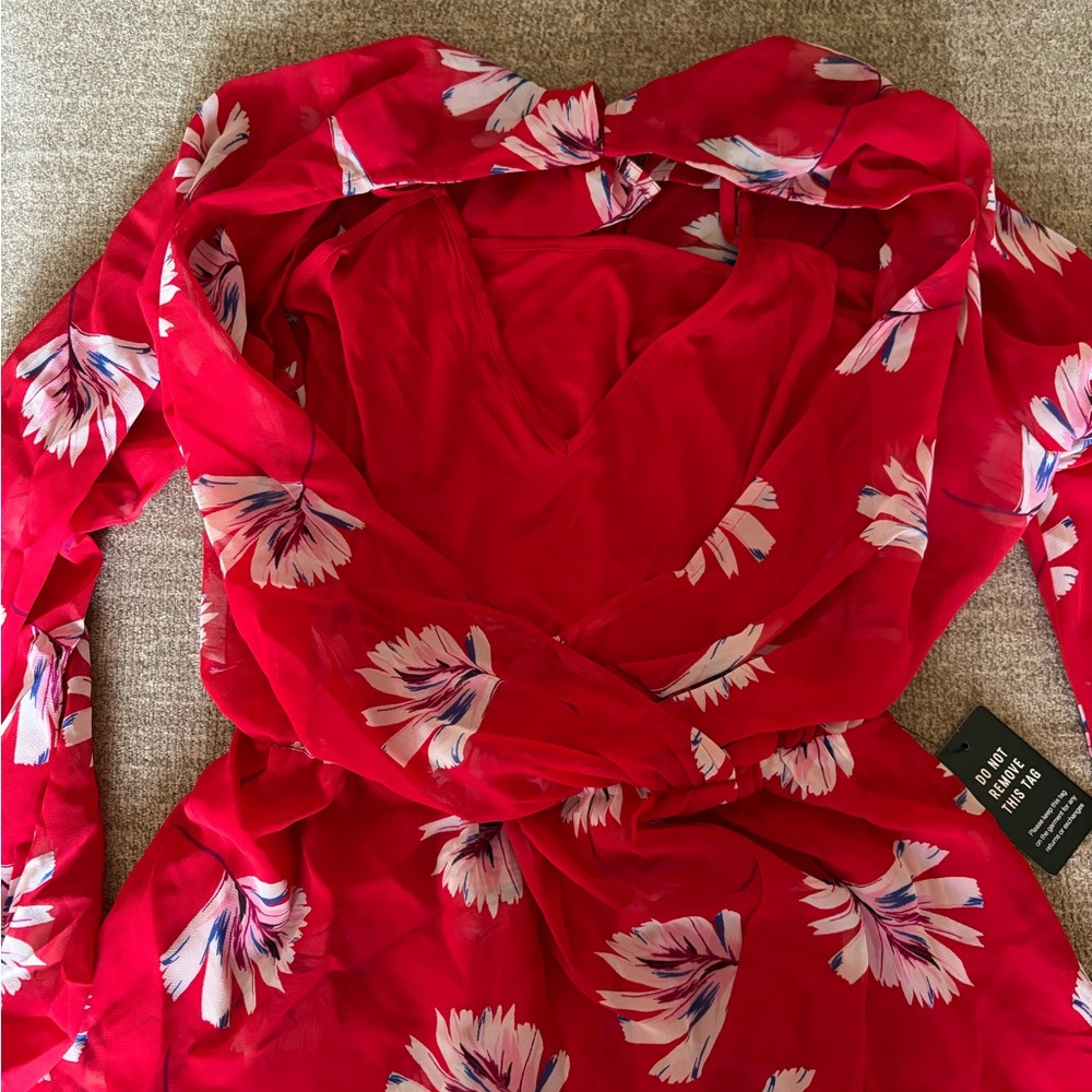 NWT Express Scarlet Floral Romper - Picture 4 of 5